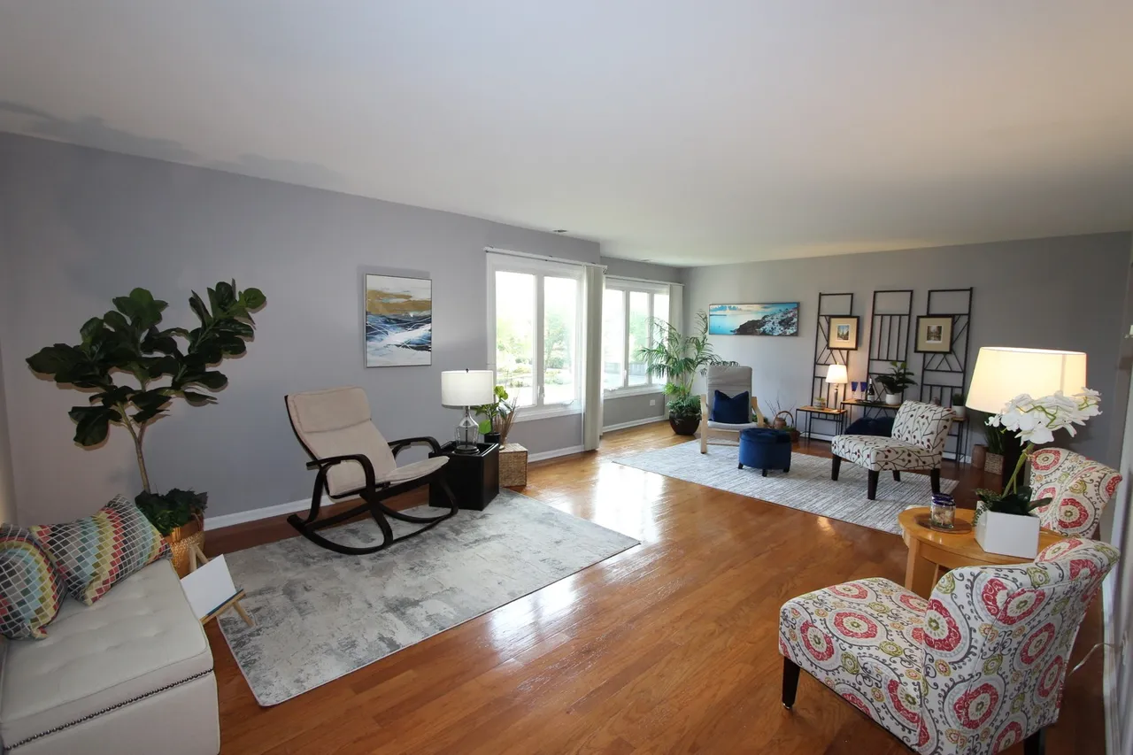 50 Lake BLvd LR